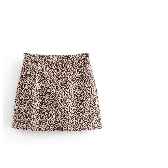 Cheetah print suede mini skirt - Picture 5 of 7